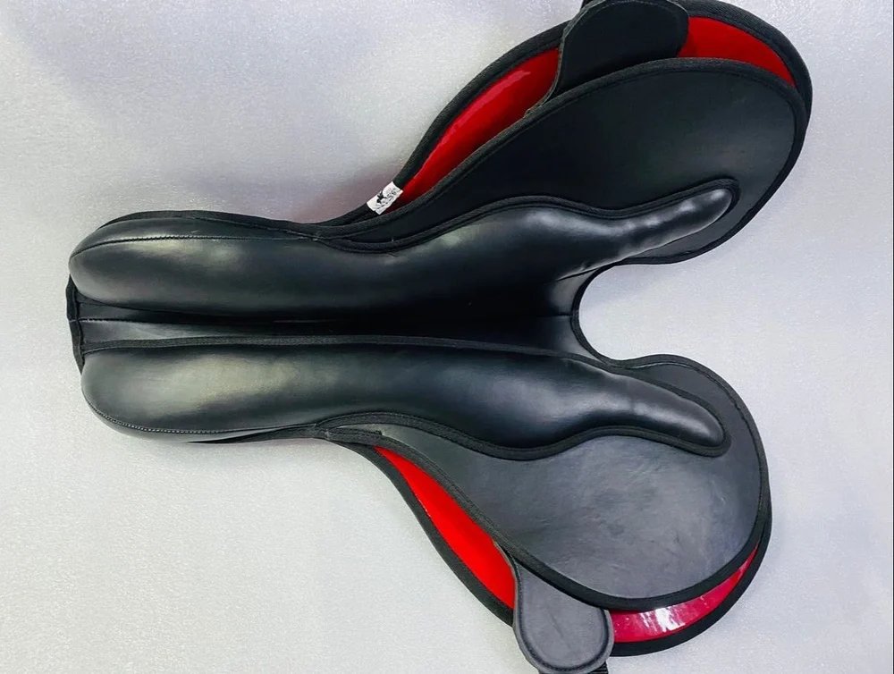 Red And Black Plain Leather Horse Racing Saddle, Seat Sizes: 10 Inch