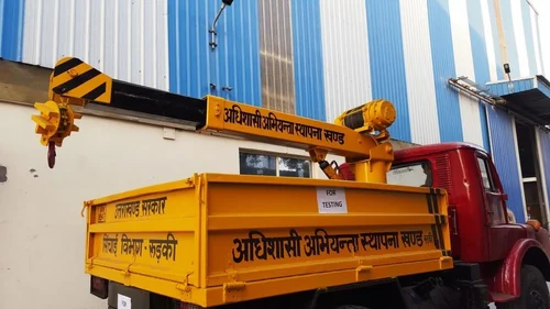 Truck Mounted Crane, Load Capacity: 100 Ton