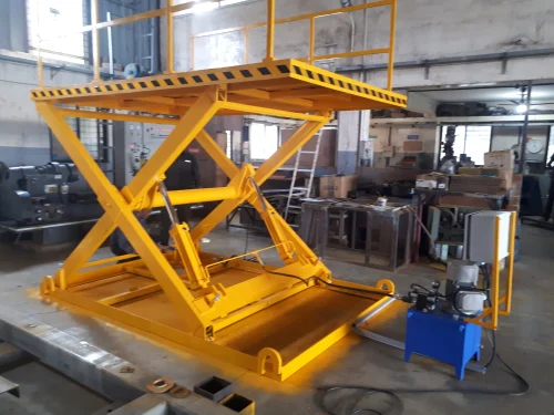 20 feet Moving Electric Scissor Lifts, Capacity: 1-2 Ton