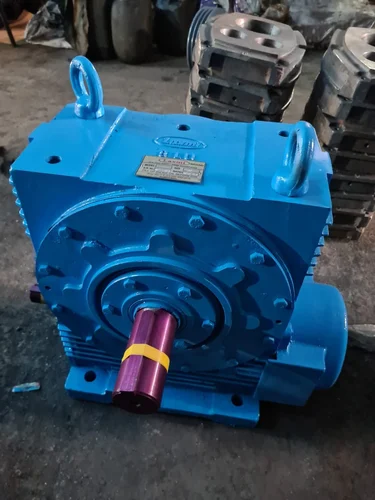 STE Mild Steel Industrial Worm Gearbox, For Machinery Plants