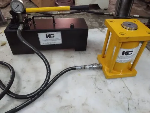 Hydraulic Jack, Capacity: >1000 Ton